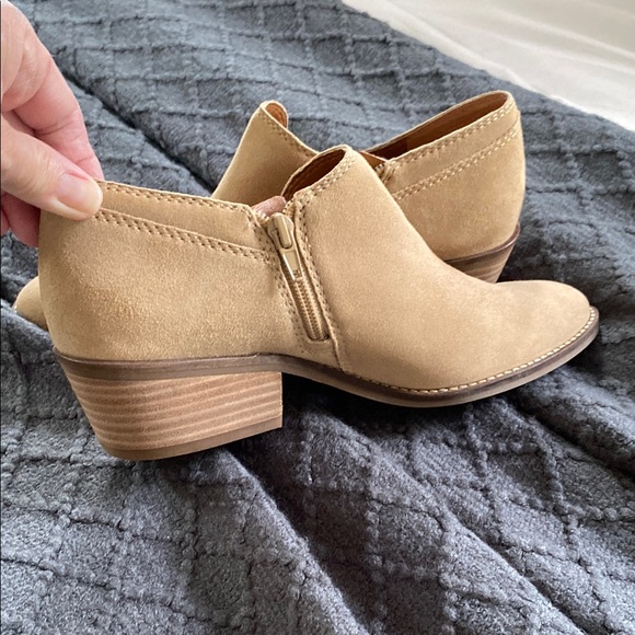 Lucky Brand Tan Ankle Booties with Western Design - Picture 5 of 8